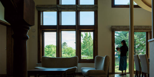 大きな窓のあるリビング