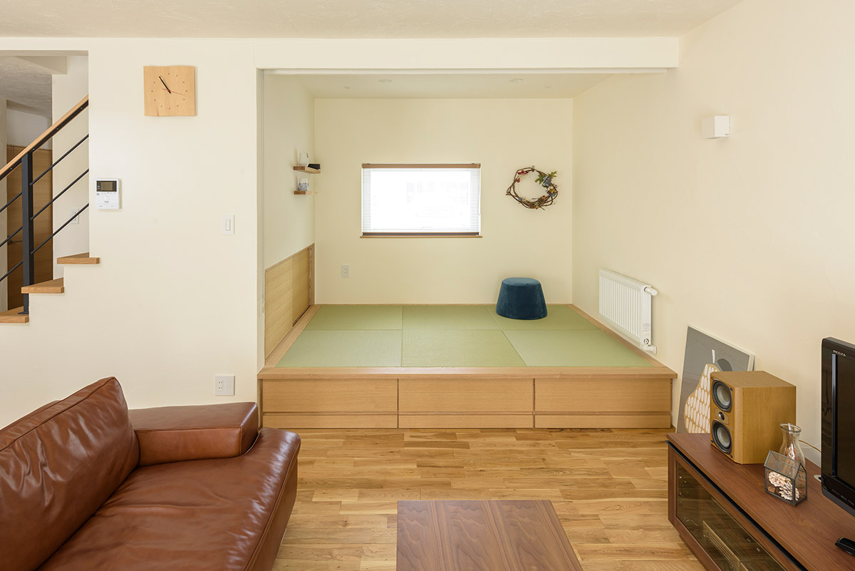 例えば小上がりの下を引き出しとして活用する場合、手前に十分に引き出せるスペースを確保することが、収納スペースを生かすポイント