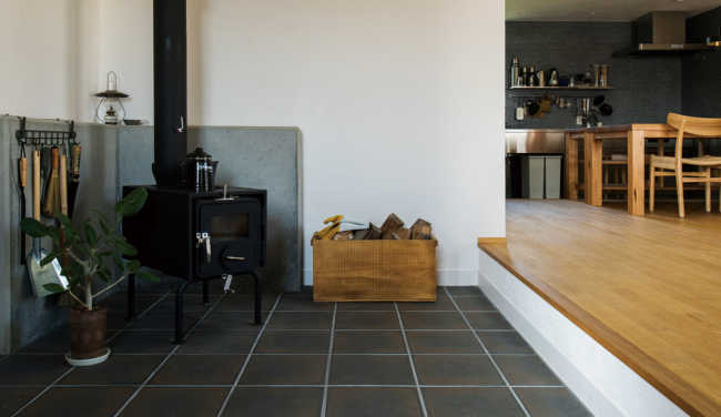 玄関土間に薪ストーブ