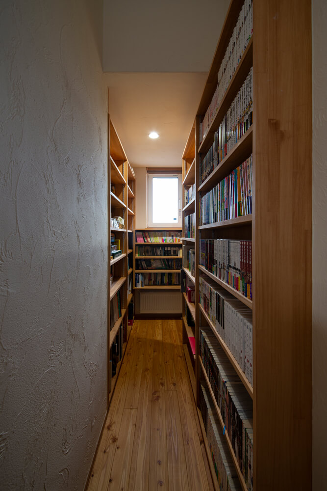 「図書館」がコンセプトの家族全員で使える図書コーナー