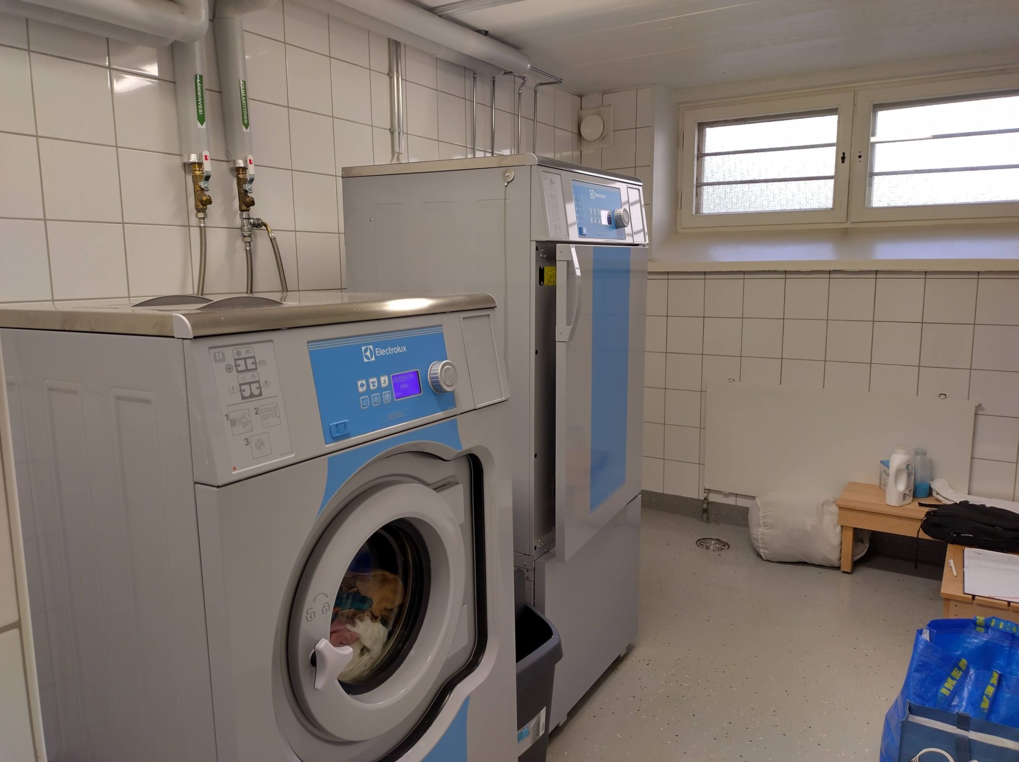 マンション住民が予約して利用できるランドリーも完備
