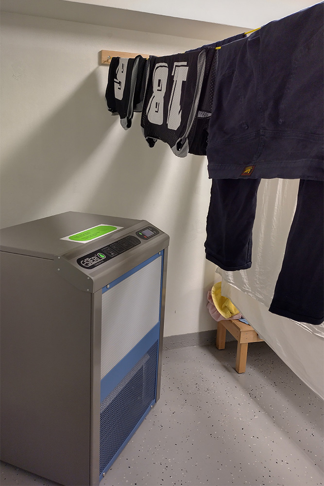 この部屋には乾燥機が置かれていて、乾かす時間を短縮できる