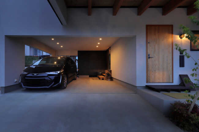 ビルトインガレージ付きの家を建てるには？｜基礎知識や注意点を事例付きで解説