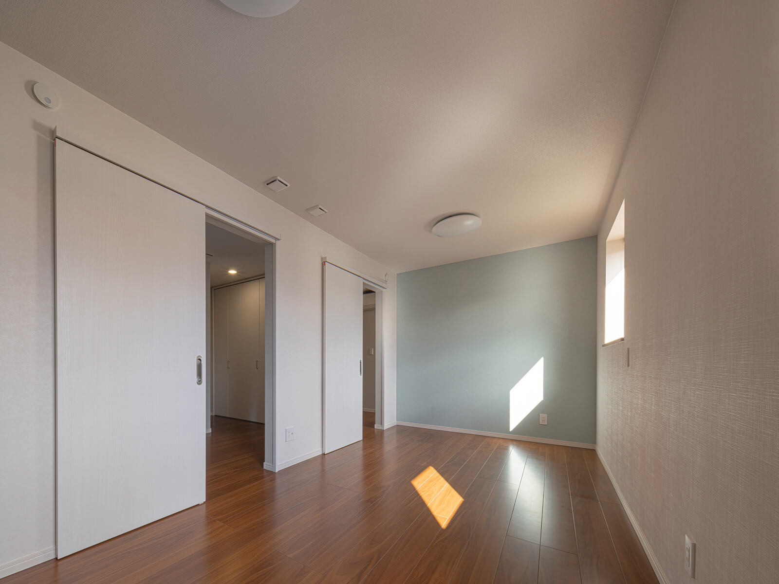 2階の子ども部屋は、将来2部屋に区切れるようそれぞれドアをつけた