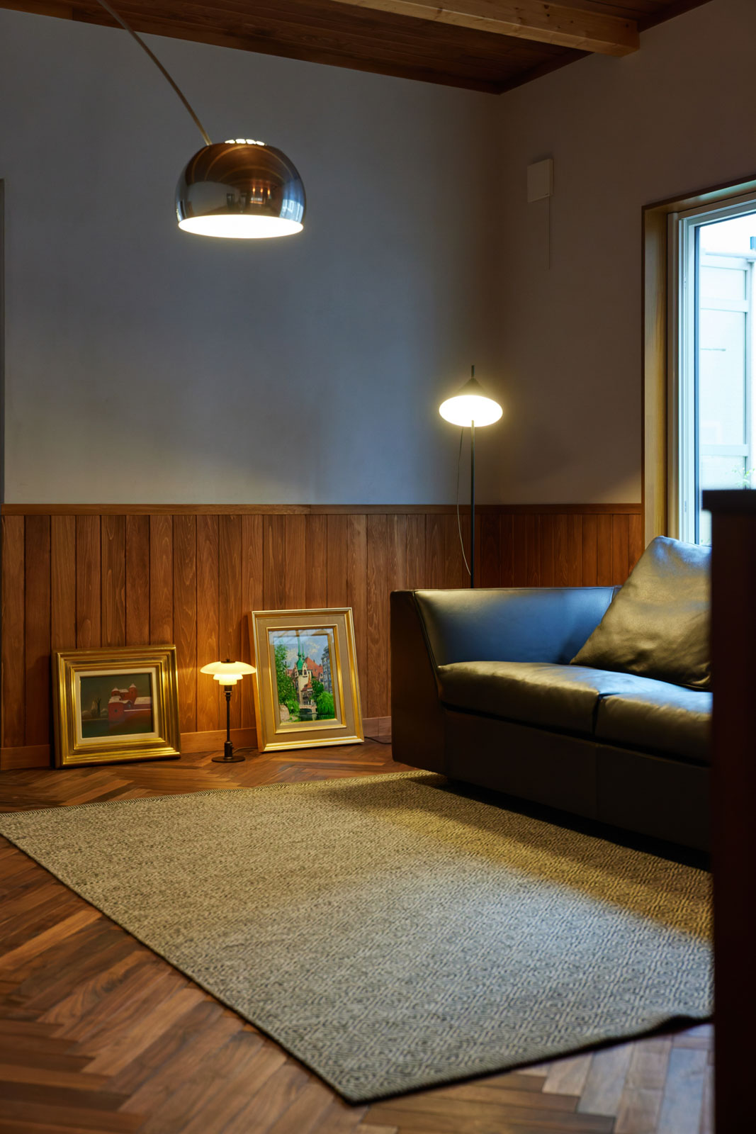 名作といわれる照明に彩られた空間は、それ自体が1枚の絵画のような雰囲気