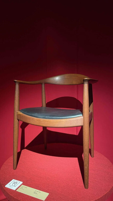 ザ・チェアがお出迎え