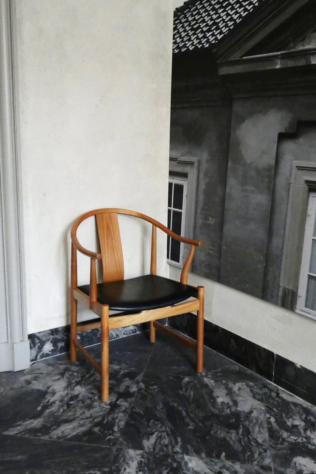 貴重な「本物」の家具・インテリアが、当たり前のように館内の各所に置かれている