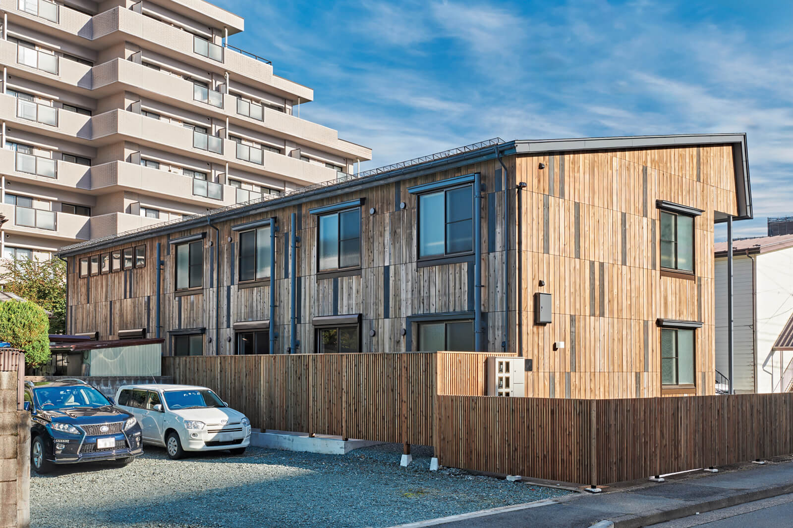 南西部外観。ACダクトなどのノイズが極力消えるように配慮して設計した