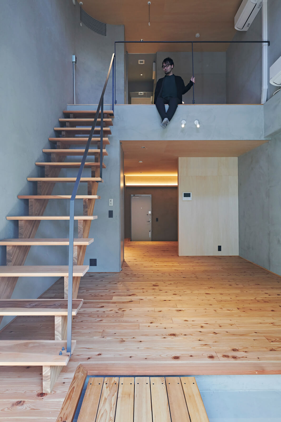 メゾネット式で開放的なワンルームの生活空間（RESIDENCE 103）